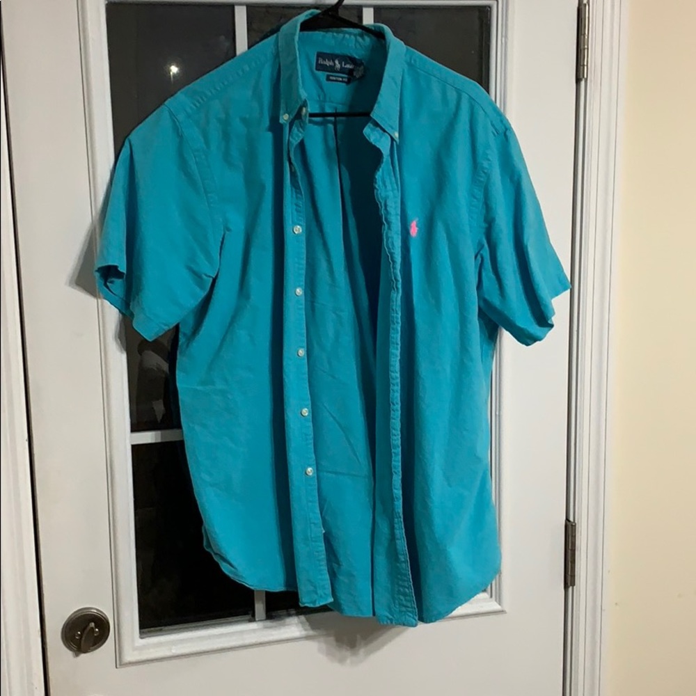 Polo shirt sleeve button up